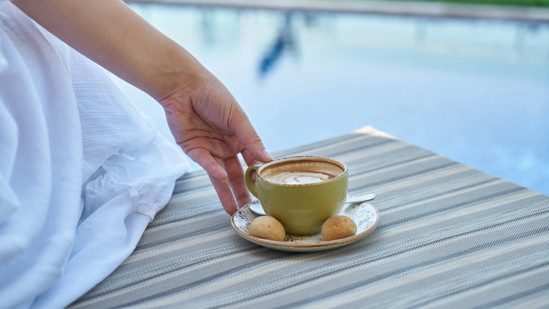 A calm cup of coffee as part of a changed smoke-free routine