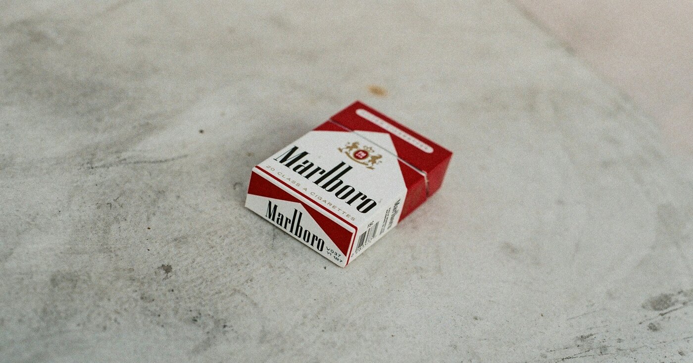 A cigarette pack for the just-one-cigarette trap