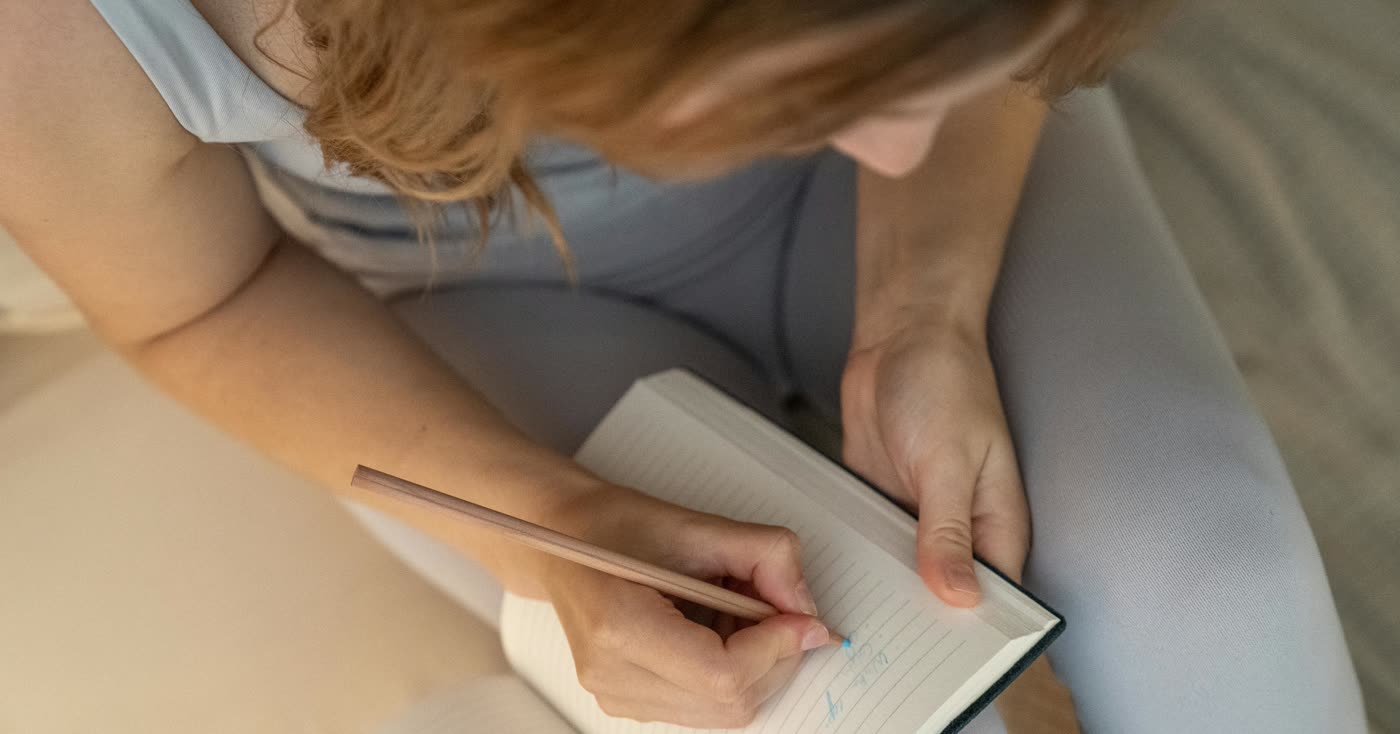 A journal and pen for a quit-smoking journal