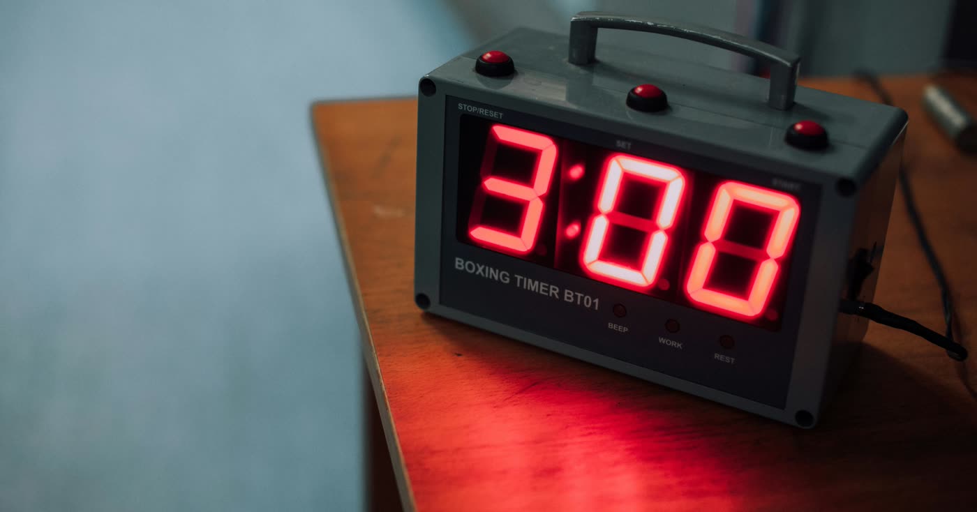 A stopwatch for a smoke-free timer