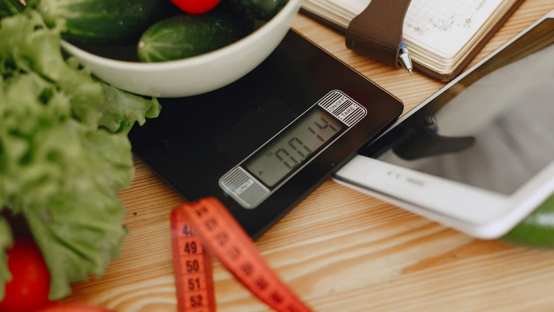 A bowl of vegetables on a kitchen scale for simple snack planning